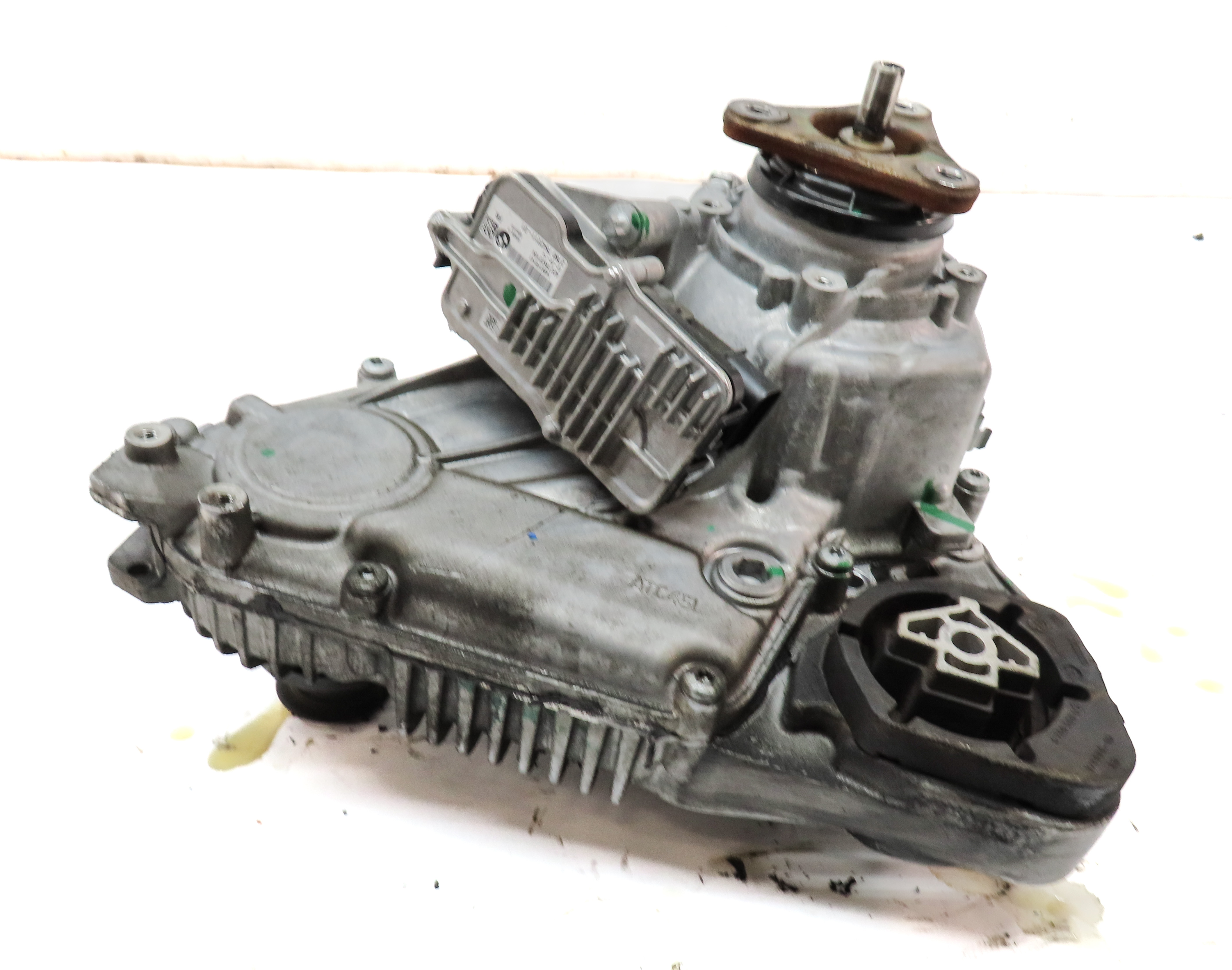 12-18 BMW X3 X4 X5 X6 (F15 F16 F25 F26) 2.0L 3.0D 3.0L FRONT TRANSFER CASE — exact item pictured